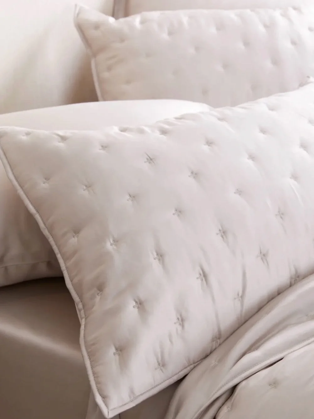 NWOT Quince Organic Bamboo Dream Quilted Sham Set, Standard (Sand)